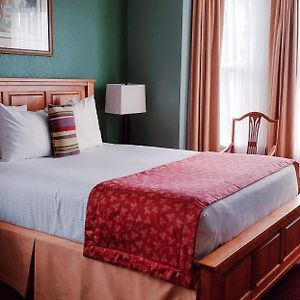 Classic Queen Room